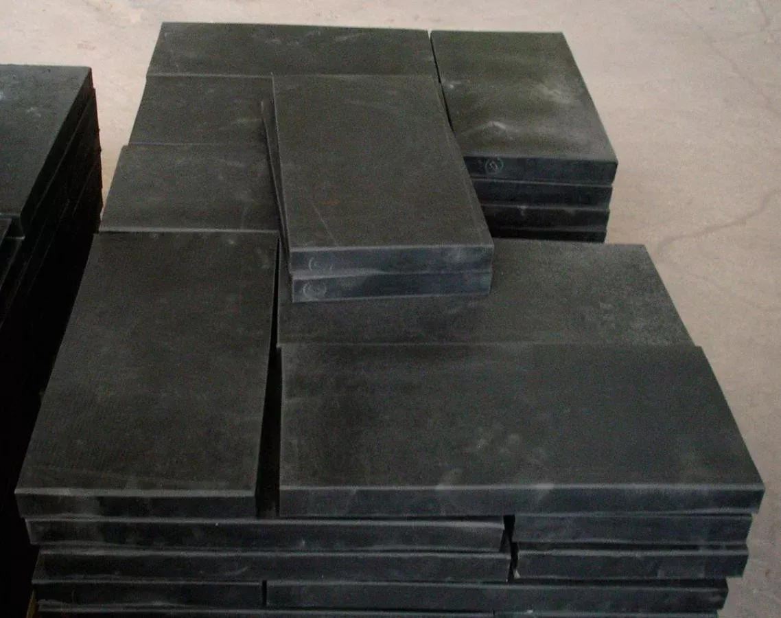 Technical rubber sheet NBR-type (oil/gasoline resistant), up to 30 mm